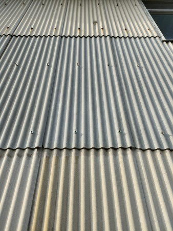 上益城郡益城町にて倉庫の折板屋根・波型スレート外壁を補修工事